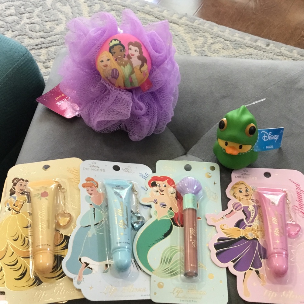 Disney makeup, duck and bath pouf